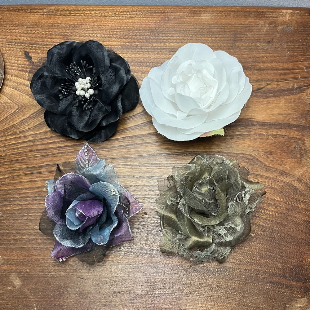 Elegant Floral 1 Hair Clip & Pins Set - Black, White, Purple, Gold